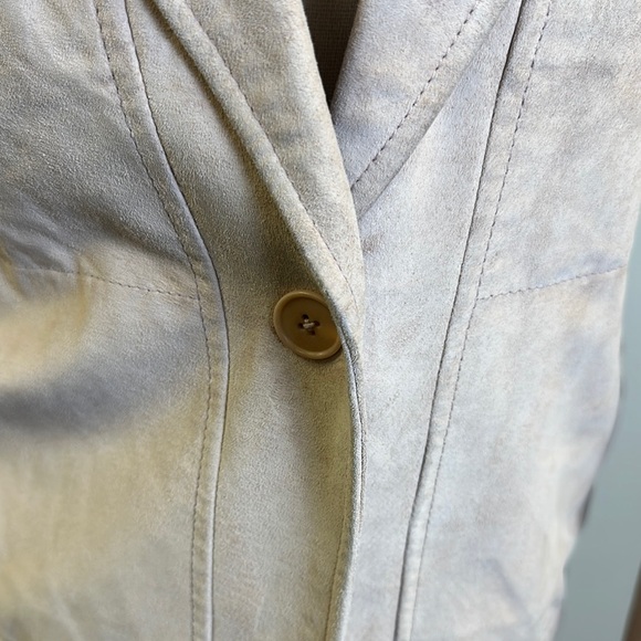 Women's Cream Blazer - Picture 7 of 10